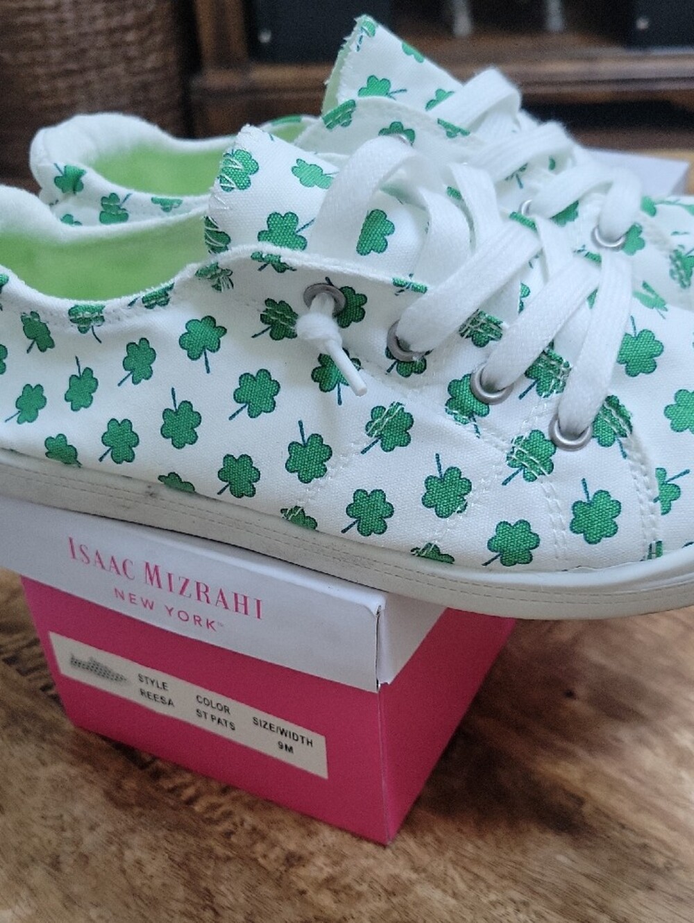 Isaac Mizrahi White Sneakers with Green Clover Pattern - Picture 4 of 5